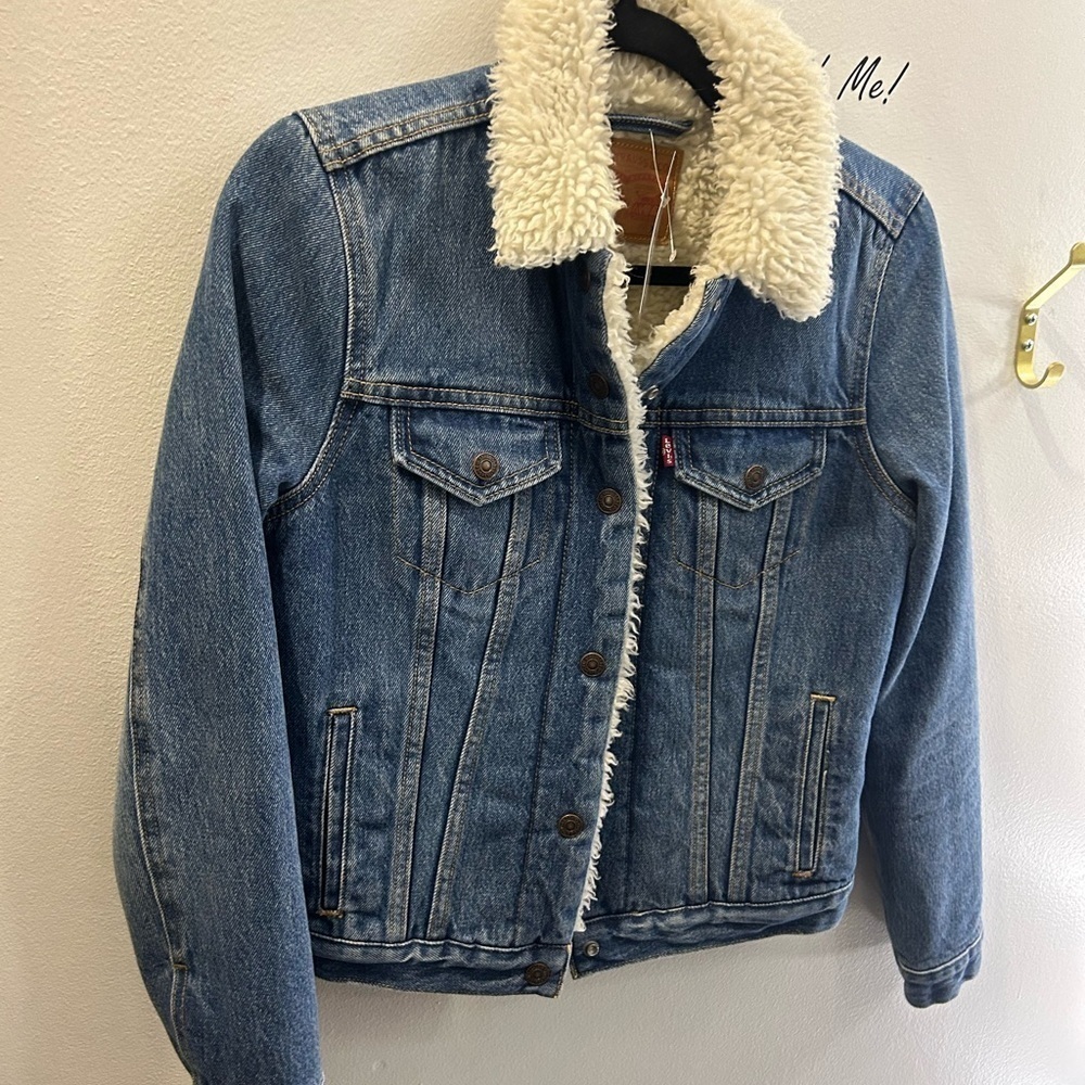 Levi’s Blue Denim Jacket with White Sherpa Lining size XS